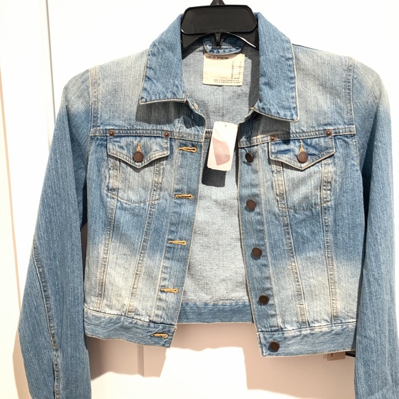 Forever 21 Jackets & Blazers - Forever 21 Jean Jacket (never worn!!) 🌻